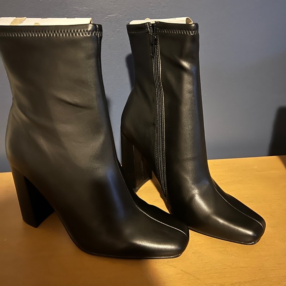 Steve Madden Lynden Boot - Picture 3 of 9